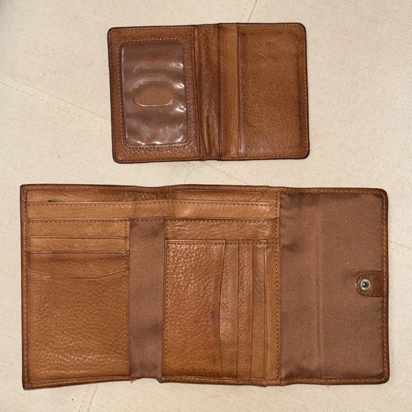Fossil Tri-Fold Brown Distressed Leather Wallet - Picture 6 of 12